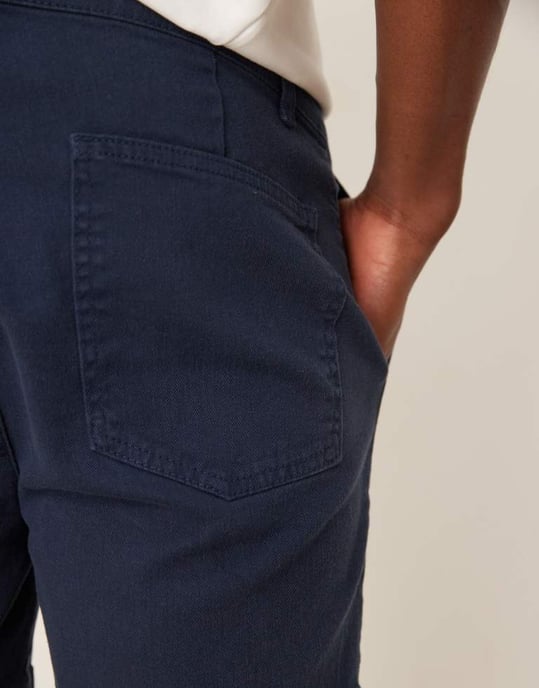 ASOS DESIGN kortare skinny chino shorts i marinblå - Image 4