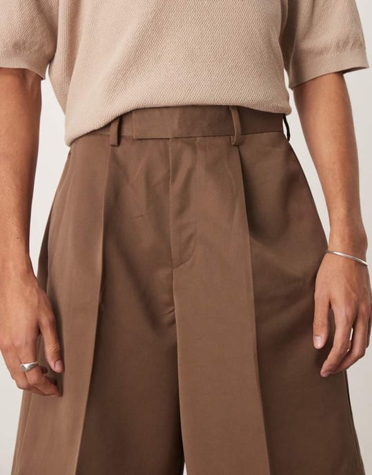 ASOS DESIGN smarta bermudashorts med framveck i brunt - Image 3