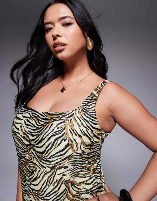 ASOS DESIGN Curve Gia ultimate revenge skulpterande baddräkt med fyrkantig halsringning i djurtryck - Image 2