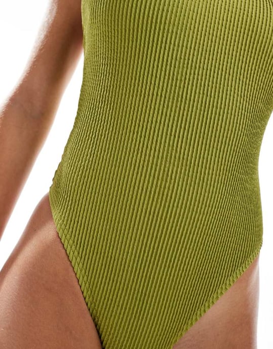 Vero Moda korsrygg krinklad baddräkt med hög benöppning i grön - Image 2