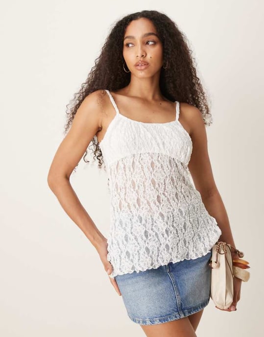 ASOS DESIGN spets topp med rynkad bystdetalj i elfenben - Image 1