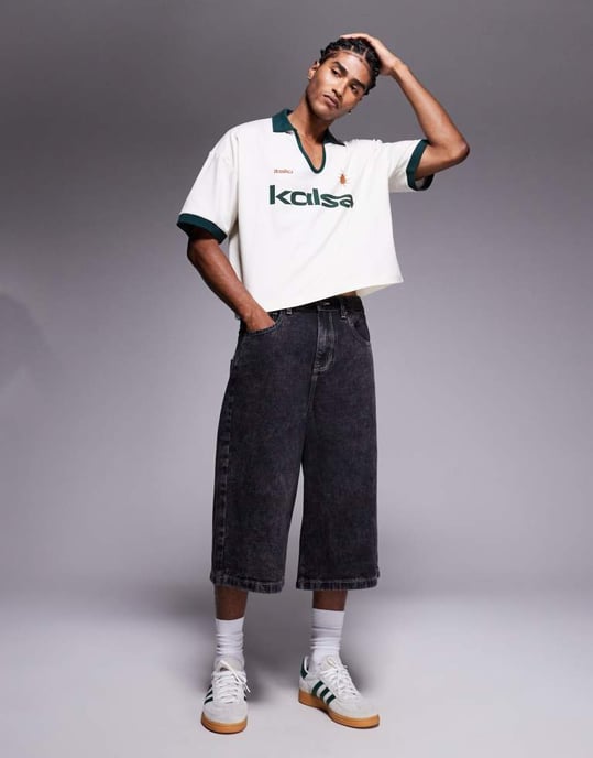ASOS DESIGN kortärmad oversized polo med bröstbroderi och kontrasterande krage i krämfärg - Image 2