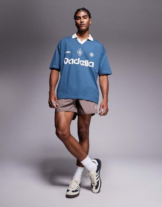 ASOS DESIGN oversized pikétröja med sporttryck i kolgrå - Image 2