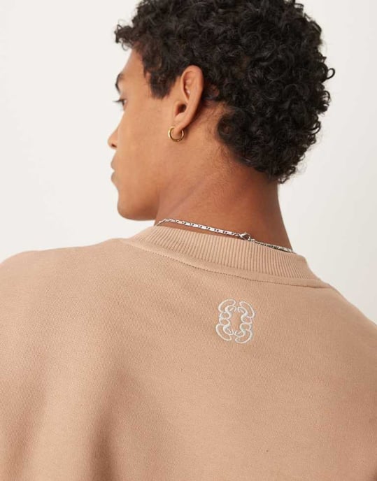 ASOS DESIGN tung sweatshirt med broderi i 400gsm i beige - BEIGE - Image 4