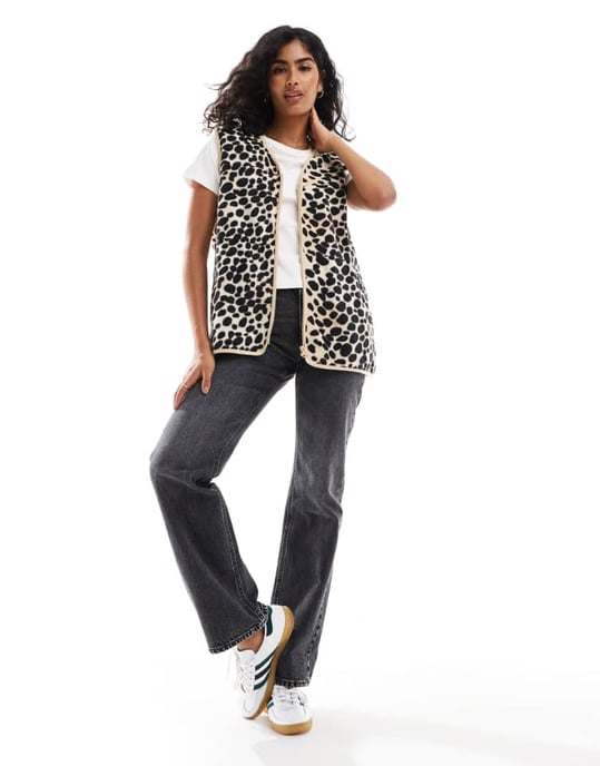 ASOS DESIGN polar fleece väst i leopardmönster - Image 3
