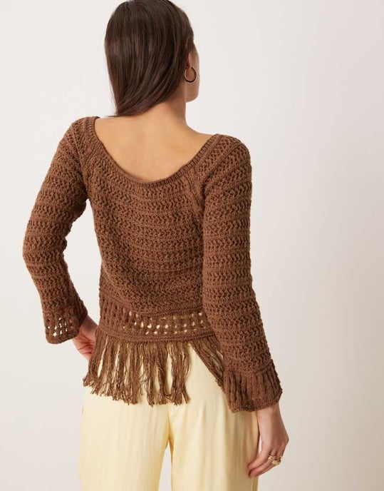 ASOS DESIGN virkad look avskuren tröja med franskant i choklad - Image 3