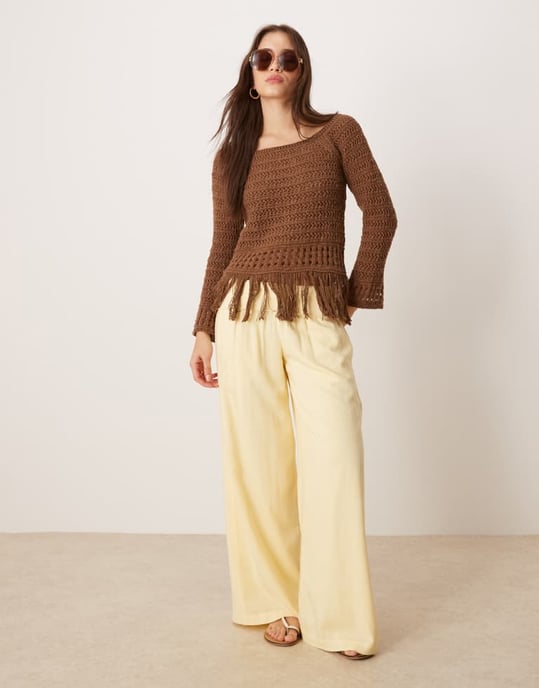 ASOS DESIGN virkad look avskuren tröja med franskant i choklad - Image 4