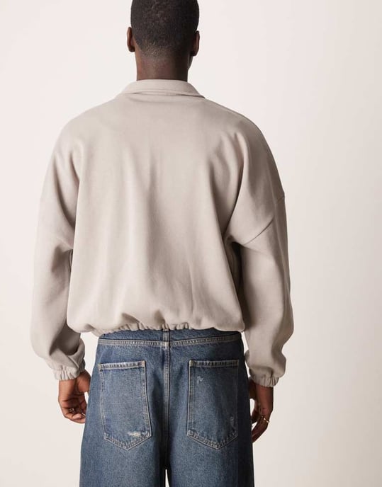 ASOS DESIGN oversized boxig polo jumper med broderad ficka i latte - Image 4