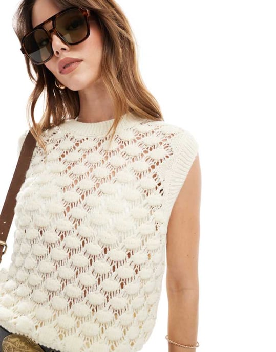 Miss Selfridge punktstickad väst i krämfärgad - Image 1