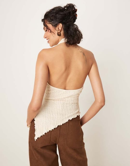 ASOS DESIGN asymmetrisk omslagstopp med halterneck i ecru - Image 3