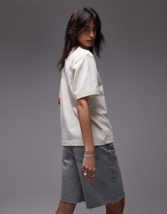 Topshop broderad Milano premium t-shirt med kort ärm i smörmjölk - Image 2