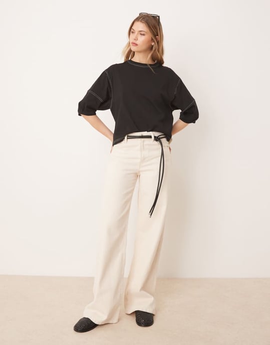 ASOS DESIGN boxy crop t-shirt med kontrastsöm i svart - Image 4