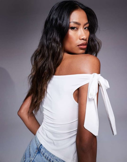 ASOS DESIGN slinky off-shoulder med båtdetalj i elfenben - Image 2