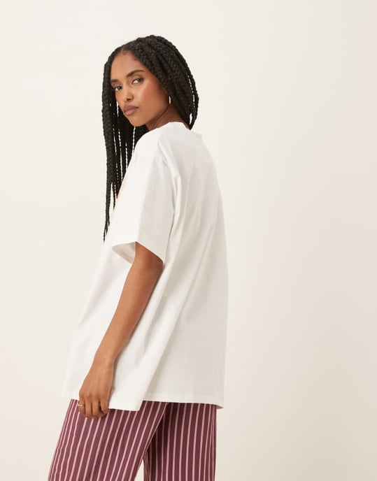 ASOS DESIGN oversized t-shirt med tige de fleur-grafik i vitt - Image 2