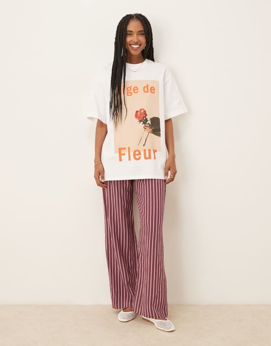 ASOS DESIGN oversized t-shirt med tige de fleur-grafik i vitt - Image 4