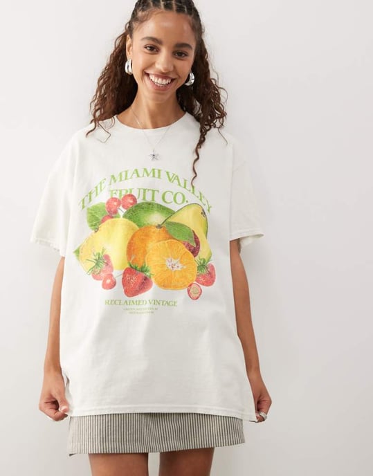 Återvunnen vintage bomullsover-size t-shirt med vintage frukttryck i ecru - Image 1