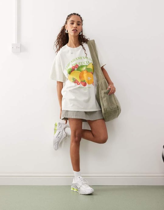 Återvunnen vintage bomullsover-size t-shirt med vintage frukttryck i ecru - Image 3
