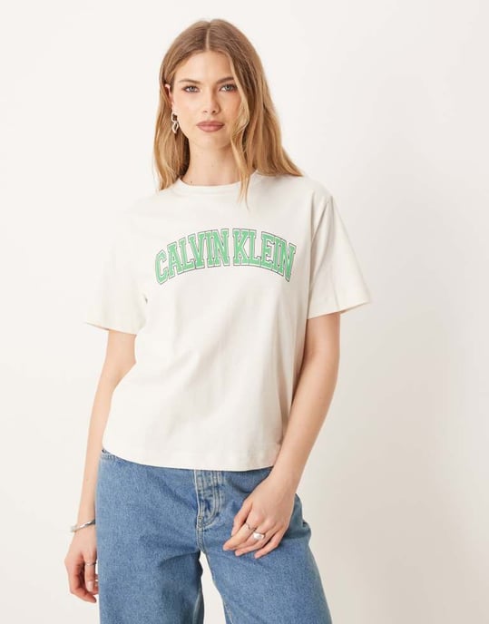 Calvin Klein varsity-logotrykt t-shirt i ecru och mintgrön - Image 3
