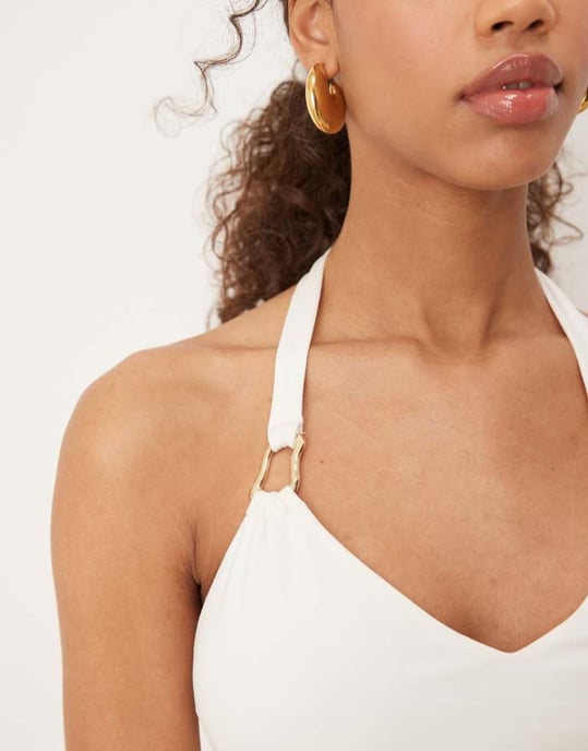 Abercrombie & Fitch djup urringad halterneck-top i vitt - Image 2