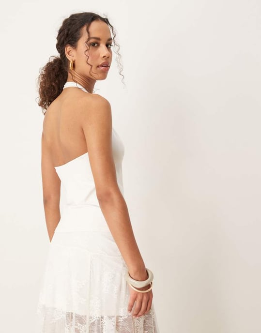 Abercrombie & Fitch djup urringad halterneck-top i vitt - Image 3