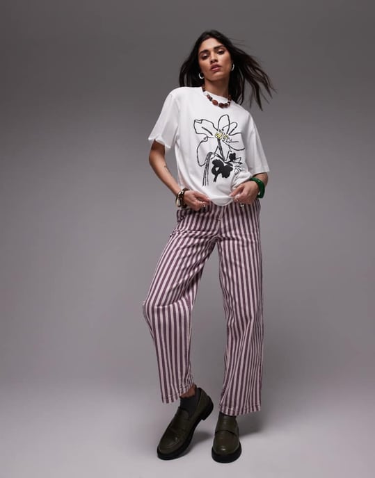 Topshop grafisk blommig premium basic t-shirt i vitt - Image 4