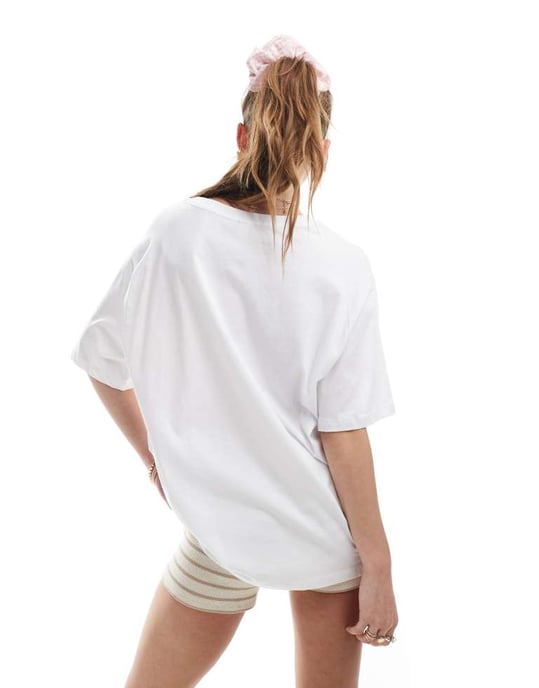 ONLY Bora Bora grafisk oversized t-shirt i vitt - Image 4