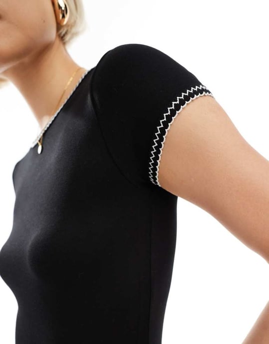 Miss Selfridge plagg med täckande söm, rundad halsringning och korta ärmar i svart - Image 2