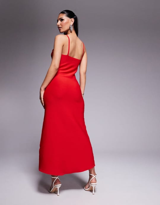 ASOS DESIGN stickad kompakt axelbandsmidaxi-klänning i röd - Image 4