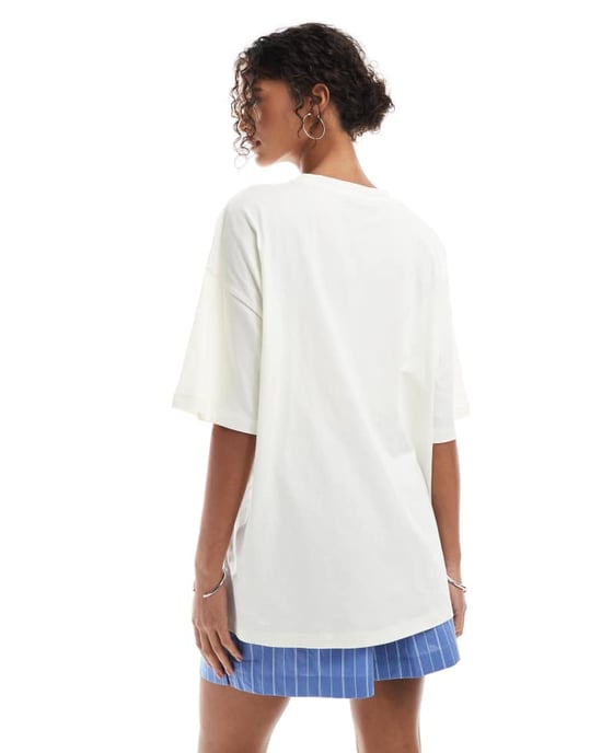 ASOS DESIGN oversized t-shirt med broderad vas-konst i krämfärg - Image 3