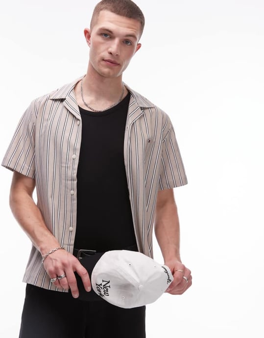 Tommy Hilfiger stickad randig kortärmad skjorta i beige - Image 1