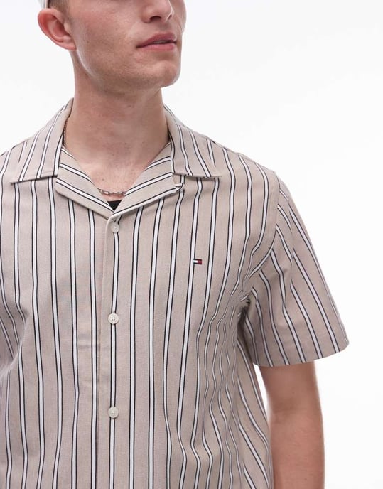 Tommy Hilfiger stickad randig kortärmad skjorta i beige - Image 2