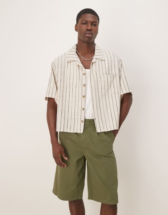 ASOS DESIGN oversize boxy skjorta med ekru- och mörkgrön rand - Image 1