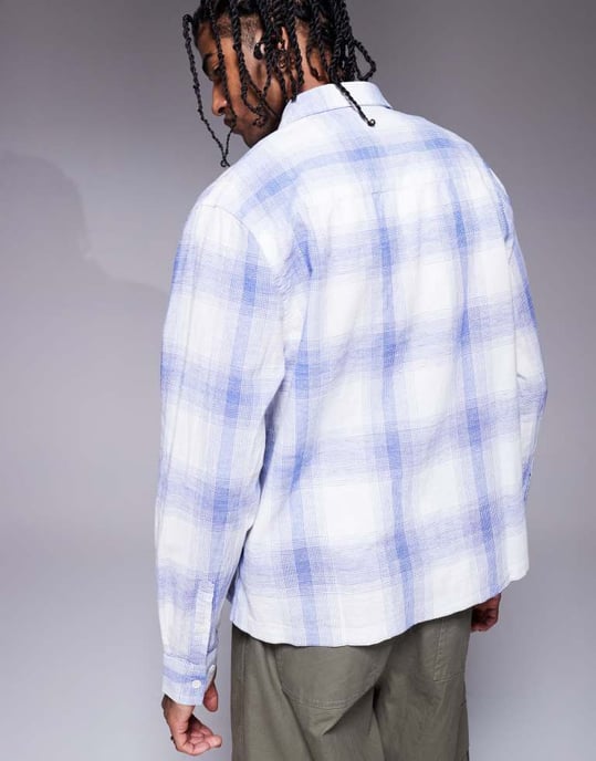 ASOS DESIGN boxy linneblandning regelbunden skjorta med ficka i blått och vitt - Image 4