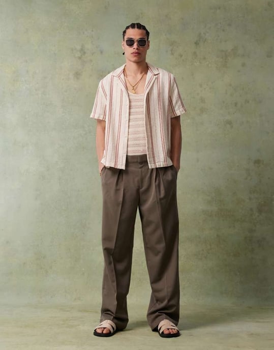 ASOS DESIGN boxy djup krage skjorta i neutral rand - Image 3