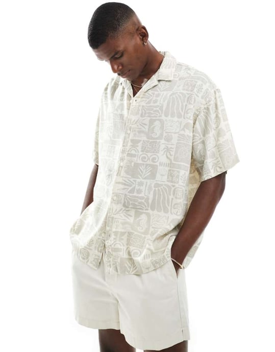 Jack & Jones revere krage linne kortärmad skjorta med havslivstryck i beige - Image 1