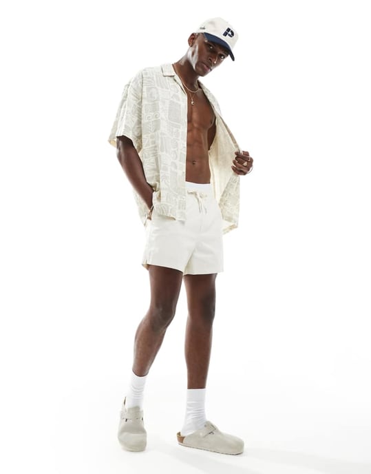 Jack & Jones revere krage linne kortärmad skjorta med havslivstryck i beige - Image 2