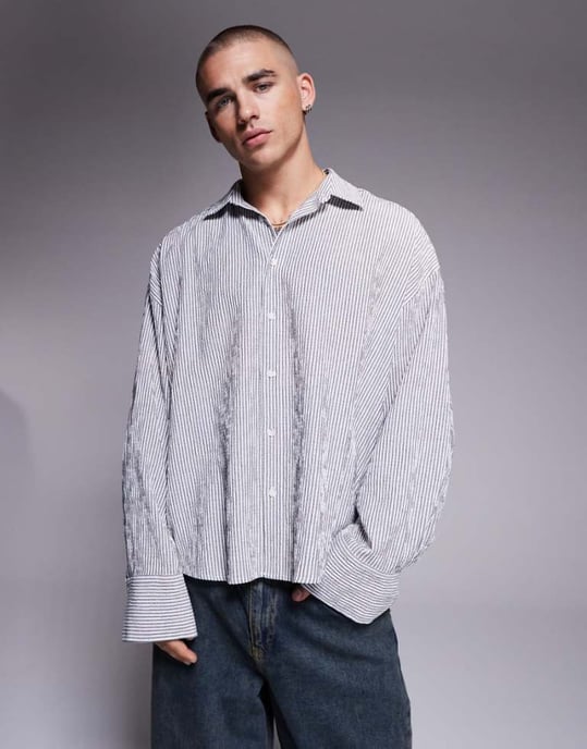 ASOS DESIGN oversized randig skjorta i vit och svart seersucker - Image 1