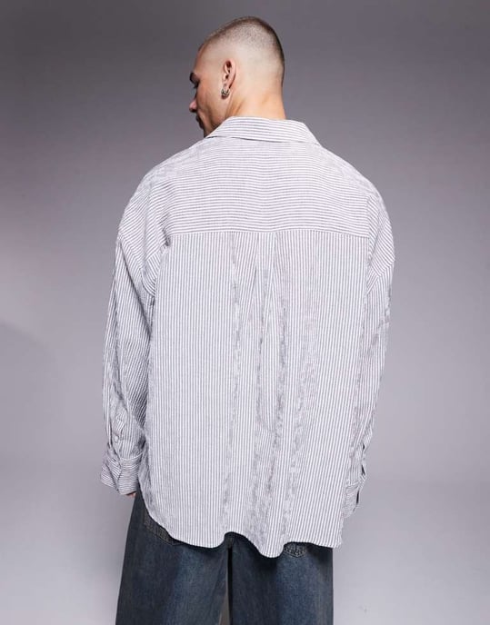 ASOS DESIGN oversized randig skjorta i vit och svart seersucker - Image 3