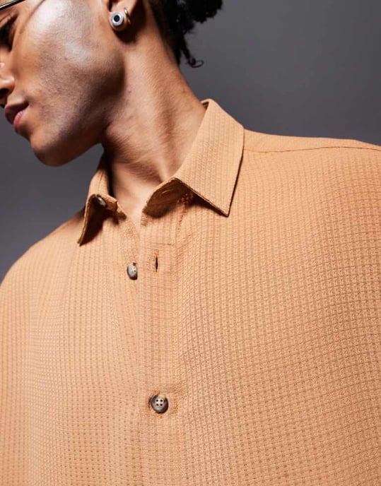 ASOS DESIGN boxy oversized virkade skjorta i beige - Image 3