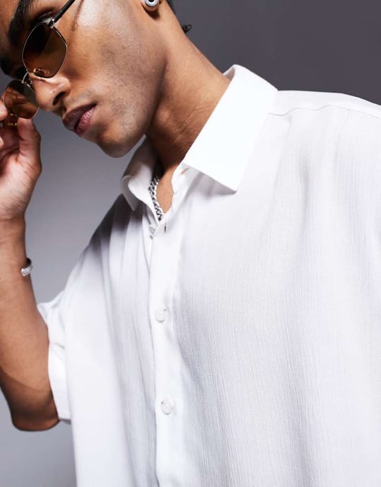 ASOS DESIGN oversized genomskinlig skjorta med kort ärm i vitt - Image 3