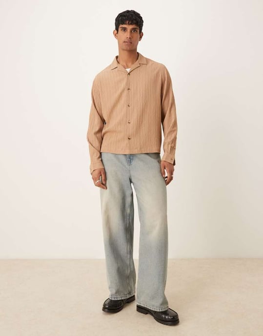 ASOS DESIGN boxig texturerad regularskjorta i beige - Image 2