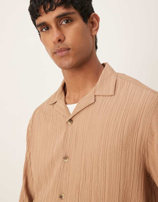 ASOS DESIGN boxig texturerad regularskjorta i beige - Image 3
