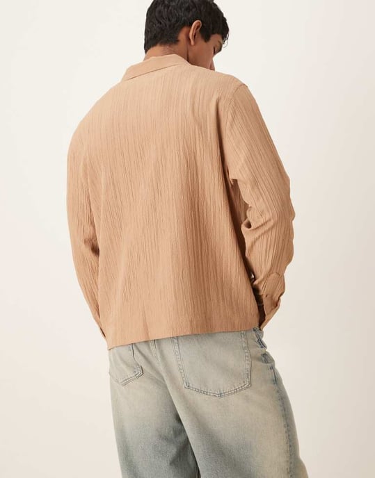 ASOS DESIGN boxig texturerad regularskjorta i beige - Image 4