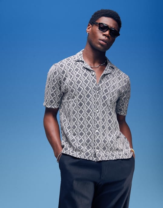 Hollister kortärmad virkade kontrast crossover skjorta i svartmix - Image 1