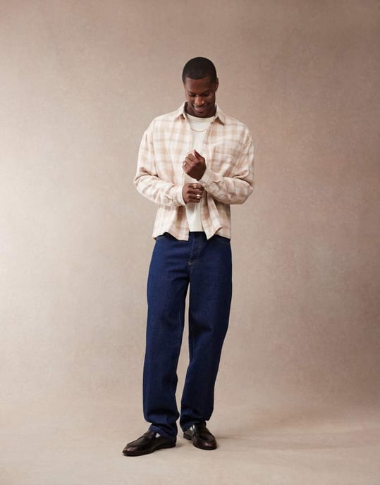 ASOS DESIGN boxig 90-tals oversized texturerad skjorta i neutral rutmönster - Image 2