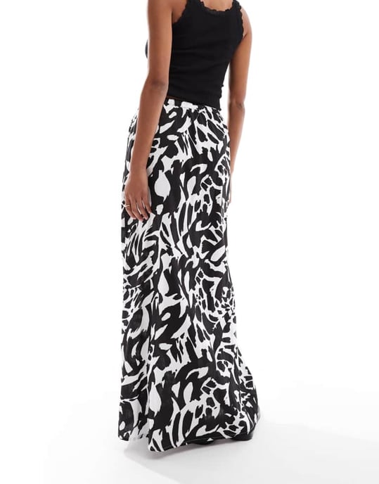 Wednesday Girl's midaxi skirt in animal print - Image 4