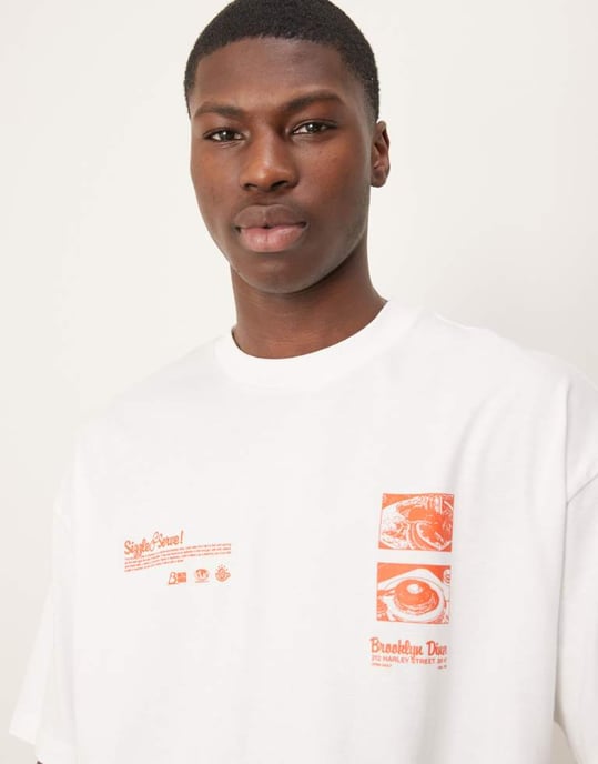ASOS DESIGN oversized t-shirt med restauranggrafik i vitt - Image 4