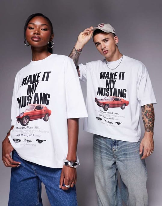 ASOS DESIGN unisex boxig oversize t-shirt med Ford Mustang-slogantryck i vitt - Image 1