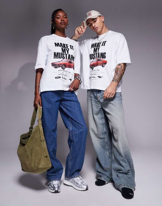 ASOS DESIGN unisex boxig oversize t-shirt med Ford Mustang-slogantryck i vitt - Image 2