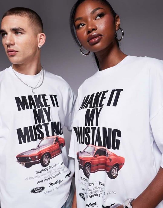 ASOS DESIGN unisex boxig oversize t-shirt med Ford Mustang-slogantryck i vitt - Image 4